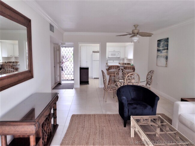 Building Photo - 2730 Banyan Rd