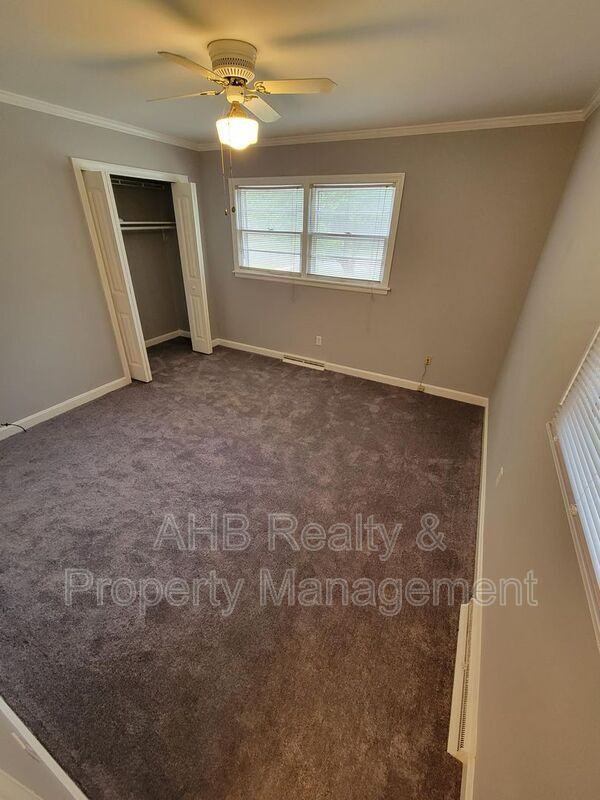 Building Photo - 801 Sycamore Rd