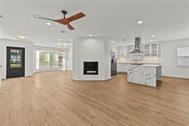 Building Photo - 2114 Eaglerock Dr