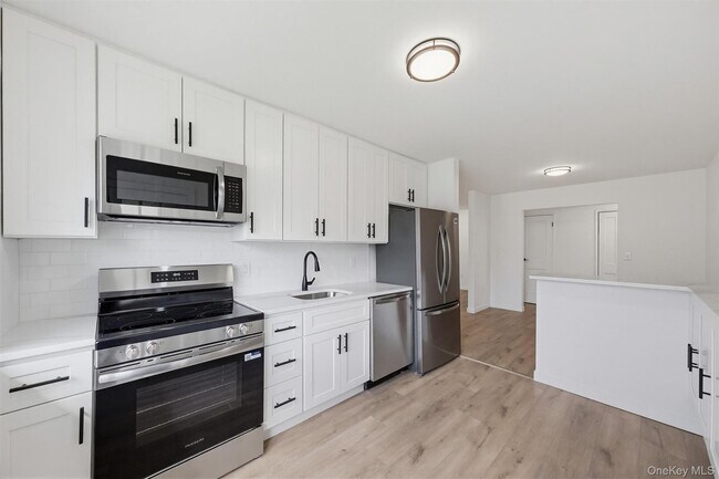 Building Photo - 810 Blooming Grove Turnpike