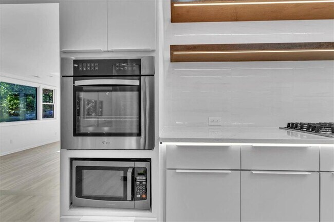 Building Photo - 2605 McKinnon Dr