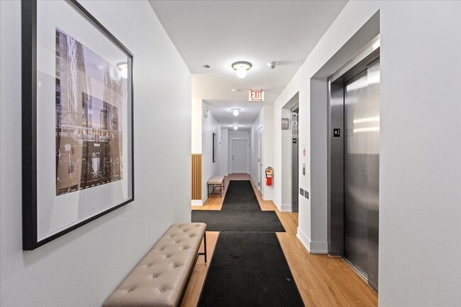 Building Photo - 2217 W Madison St