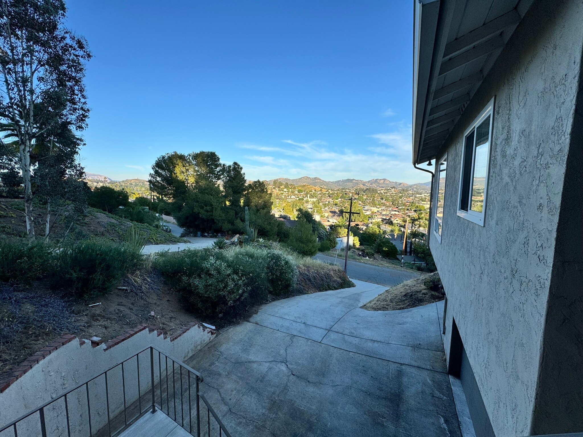 Building Photo - 1176 Dawnridge Ave