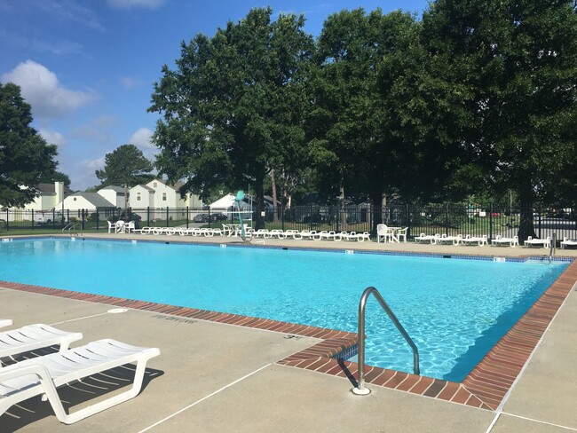 Building Photo - Updated Chimney Hill Condo Available 03-25...