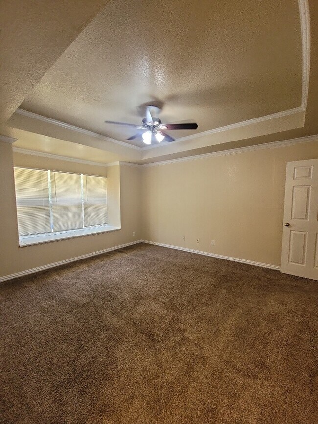 Building Photo - BURLESON 3/2/2 HOME