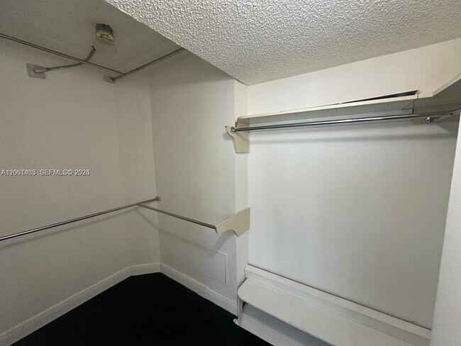 Building Photo - 999 Brickell Bay Dr
