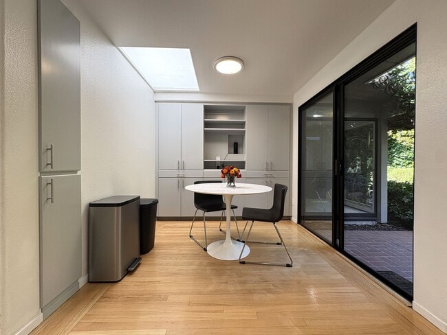 Building Photo - Eichler-Style Gem in Desirable Triple El N...