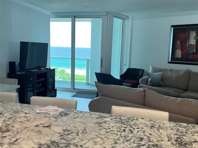 Building Photo - 333 NE 21st Ave