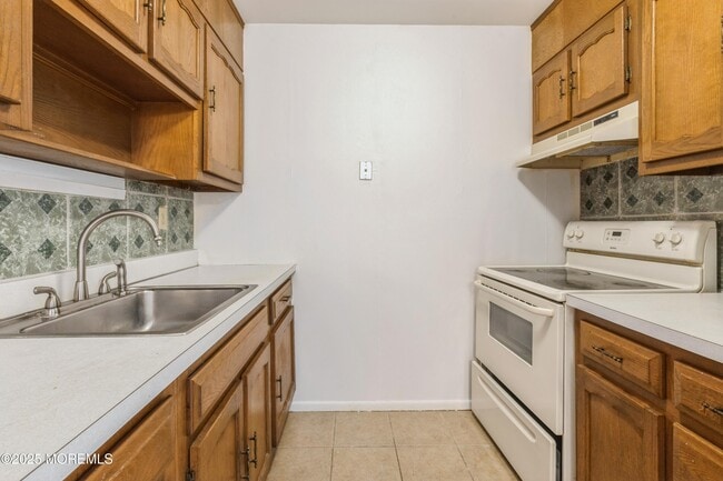 Building Photo - 873A Balmoral Ct
