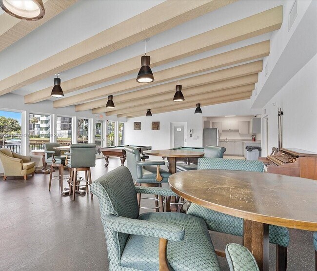 Building Photo - 2771 Taft St