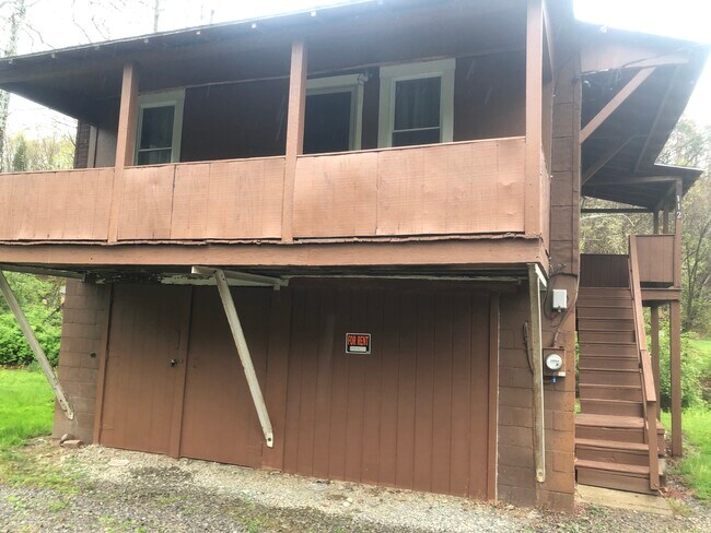 Primary Photo - 112 Glade Run Rd