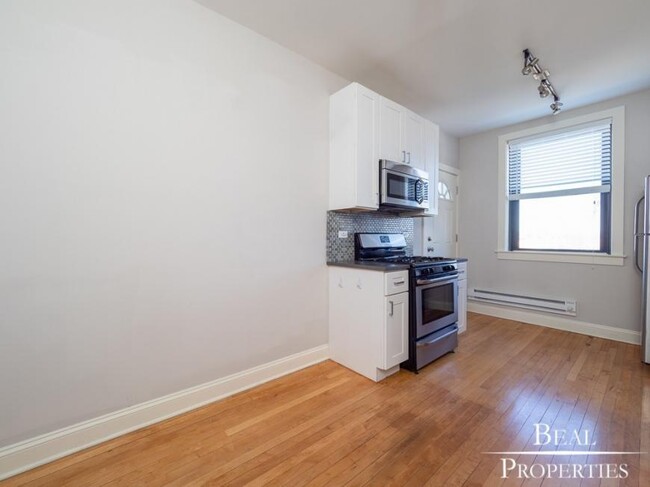 Building Photo - 1 bedroom in CHICAGO IL 60647