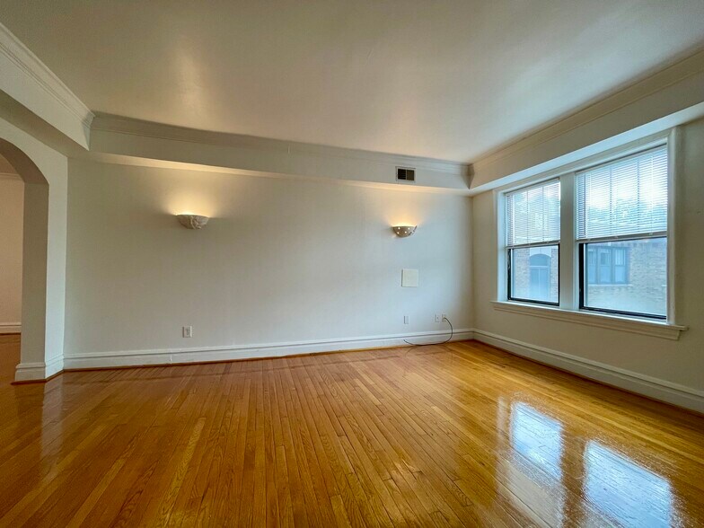 Building Photo - 6238 Southwood Ave