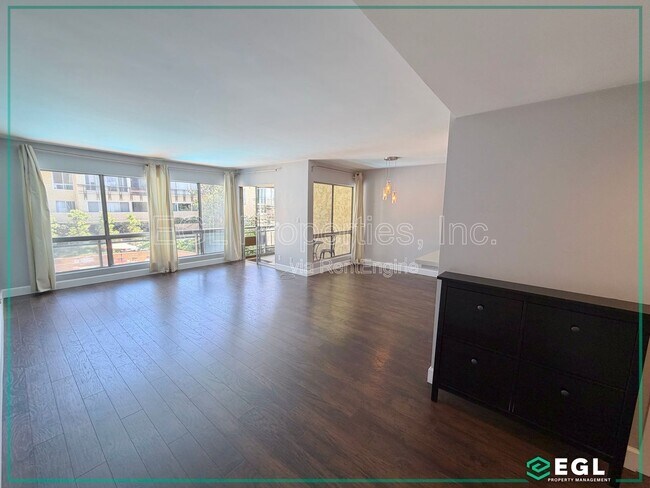 Building Photo - 6275 Canterbury Dr