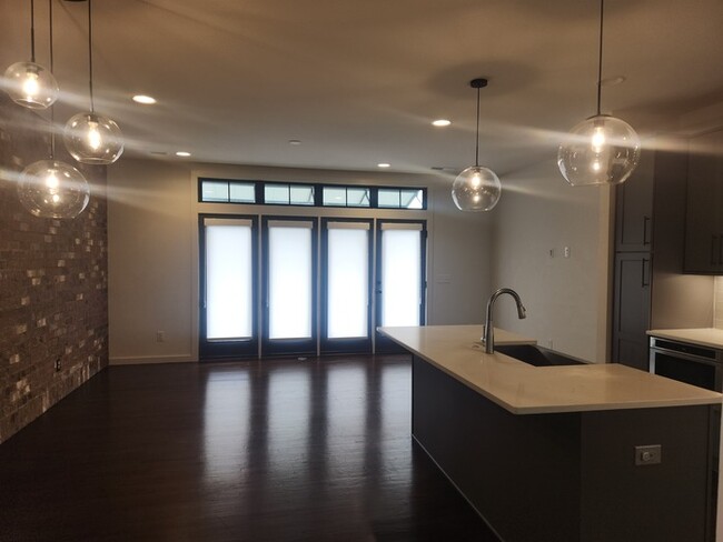 Building Photo - Modern Brownstone 3 Bedrooms, 3.5 Baths lo...