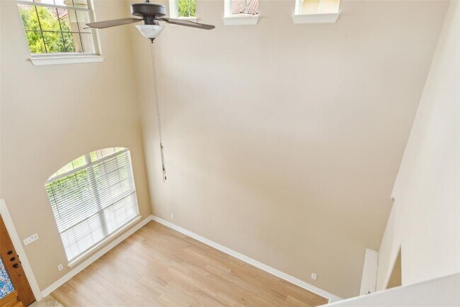 Building Photo - 15528 Interlachen Dr