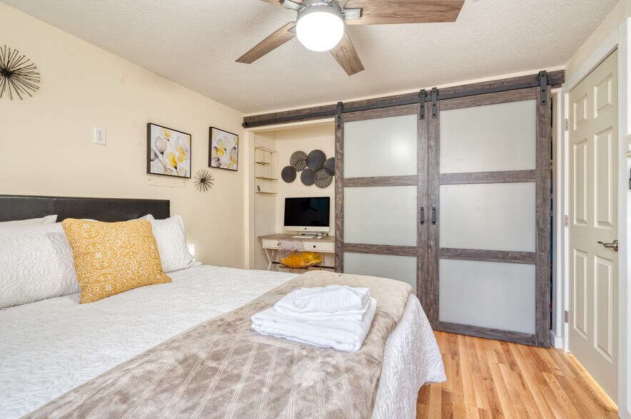 Building Photo - 1676 SE Marion St