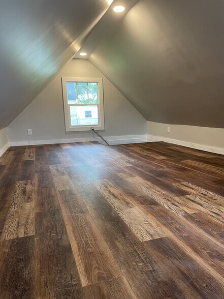 Huge Bonus Attic Space - 116 S 1st St