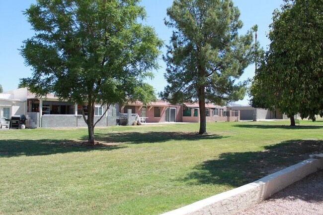 Building Photo - Awesome Mesa Location! Recker and Brown