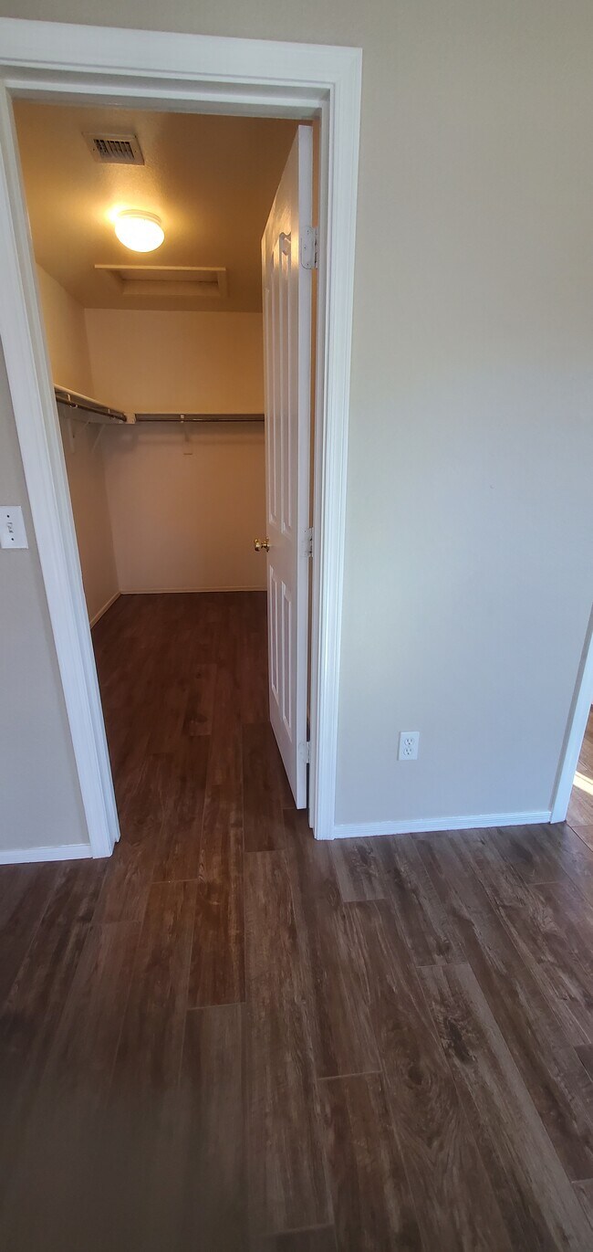 Walk In Closet - Master - 2319 E Palm Beach Dr