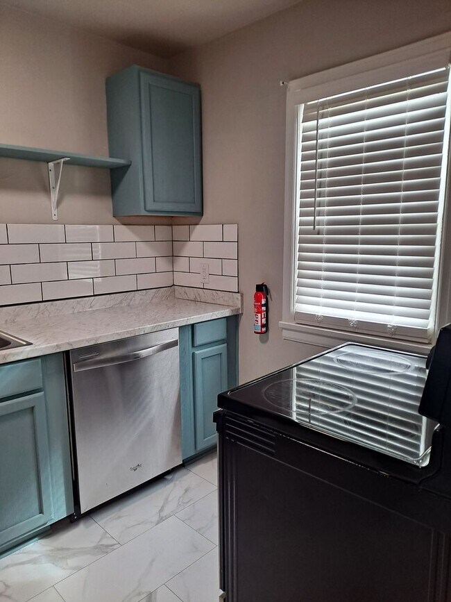 Building Photo - 431 W Grant Ave