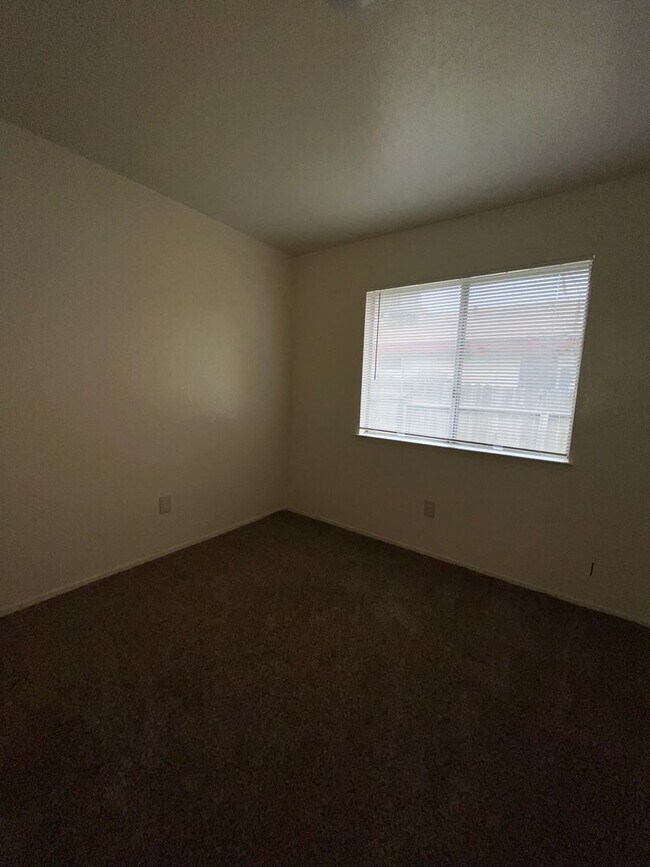 Building Photo - 2954