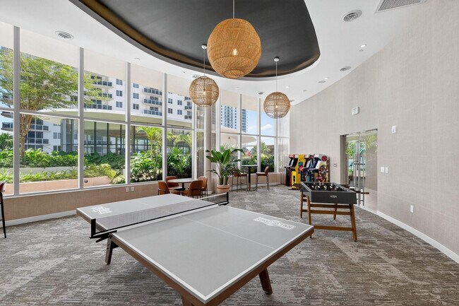 Building Photo - 700 NE 24th St