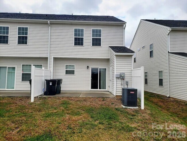 Building Photo - 362 Halton Crossing Dr SW