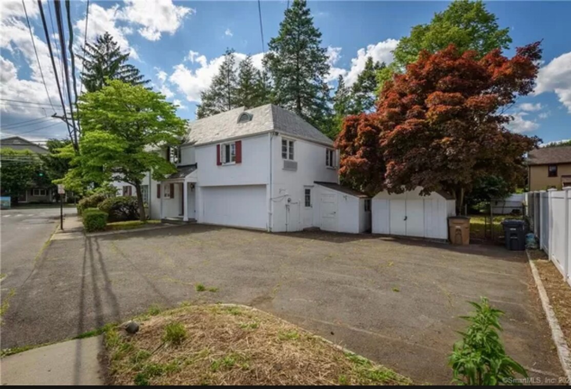 Outside view - 1607 Bedford St