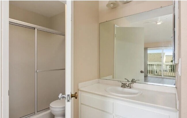 Building Photo - Spacious Carlsbad Condo Walking distance t...