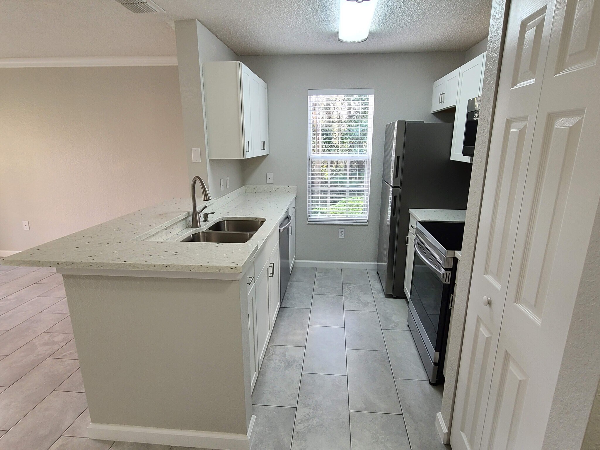 Building Photo - 4220 Summer Landing Dr