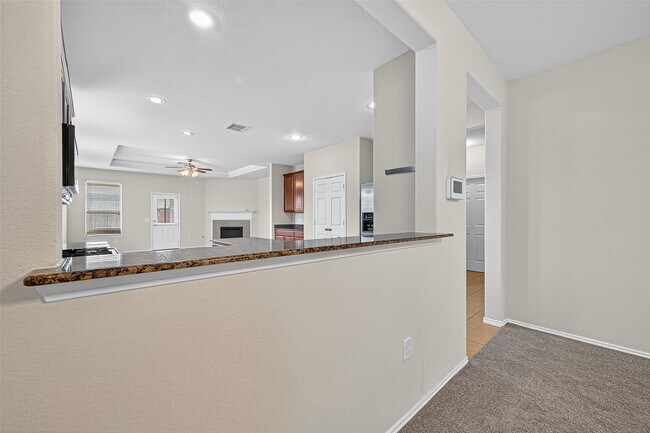 Building Photo - 1403 S Maple Dr