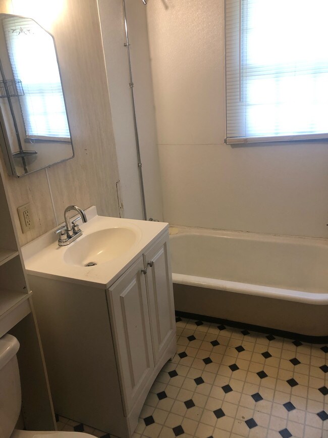 Building Photo - 22 Orchard Dr