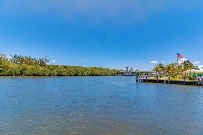 Building Photo - 700 E Boynton Beach Blvd