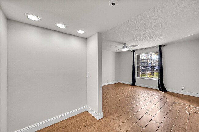 Building Photo - 428 NW 70th Ave