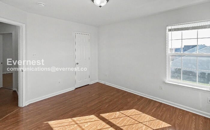 Building Photo - 800 Fairwood Dr