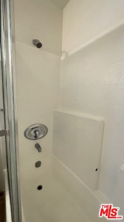 Building Photo - 4826 Rosewood Ave