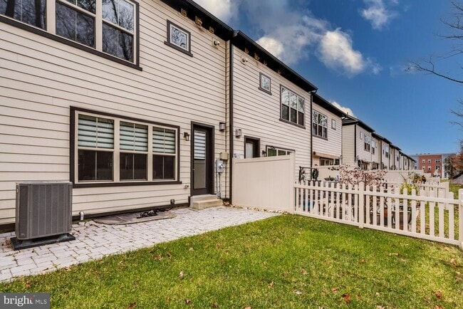 Building Photo - 7770 Belvale Dr