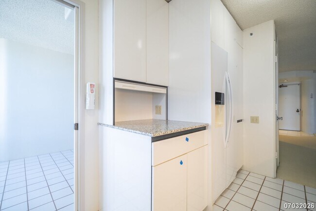 Building Photo - 2 bd, 2 ba Condo in Honoulu Park Place