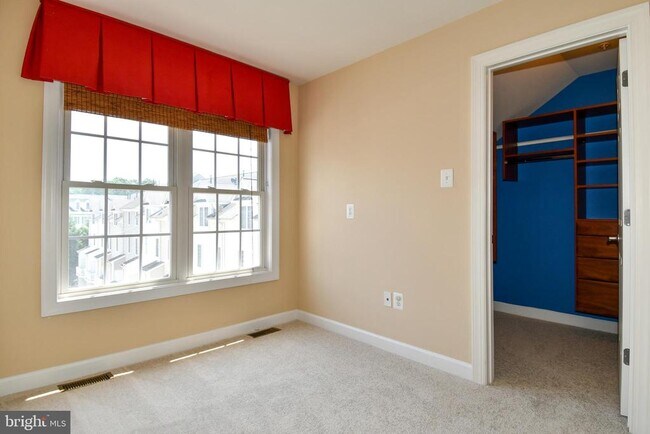 Building Photo - 589 Cedar Spring St
