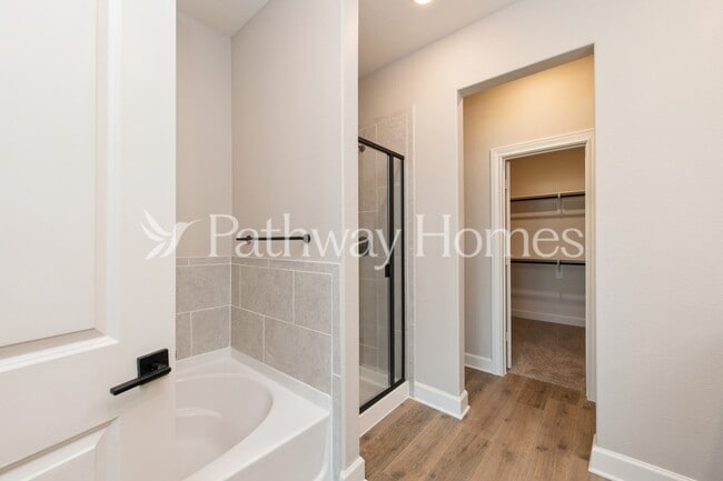 Building Photo - 623 Brookside Dr