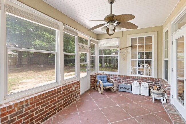 Building Photo - 2899 Chanterelle Cove