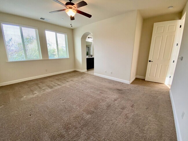 Building Photo - $3,150 Copper River, Beautiful 4 Bedroom -  E. Via Estrella Dr, Fresno / Gated Community