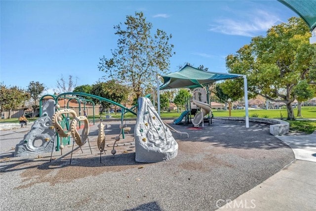 Building Photo - 2352 Dahlia Dr