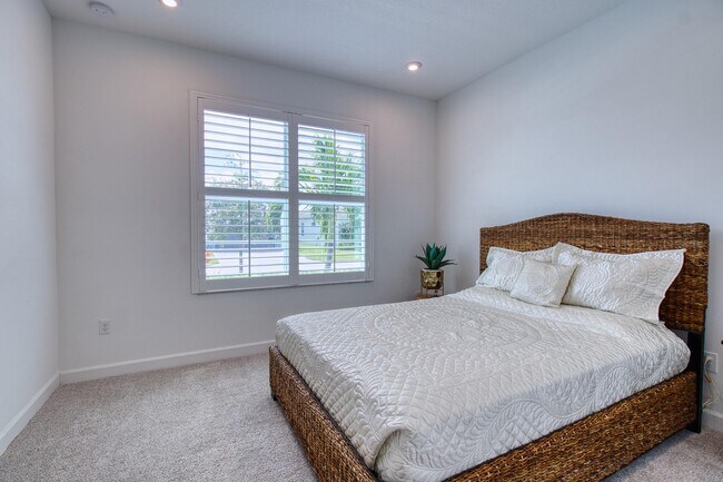 Building Photo - 10407 SW Aquila Wy