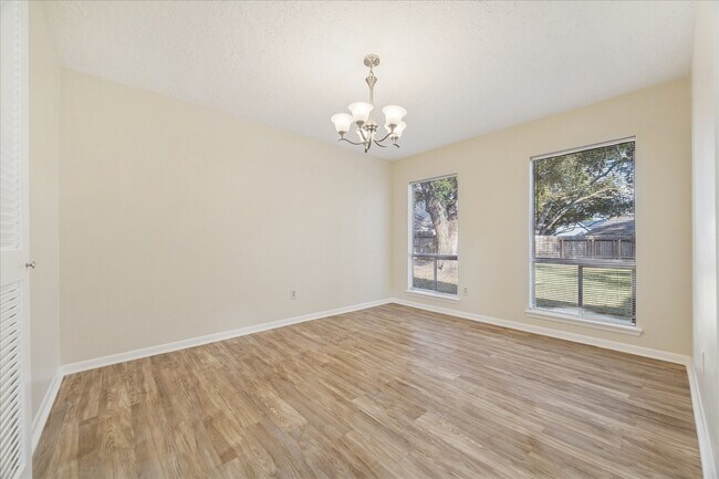 Building Photo - 2319 Wallingford Dr