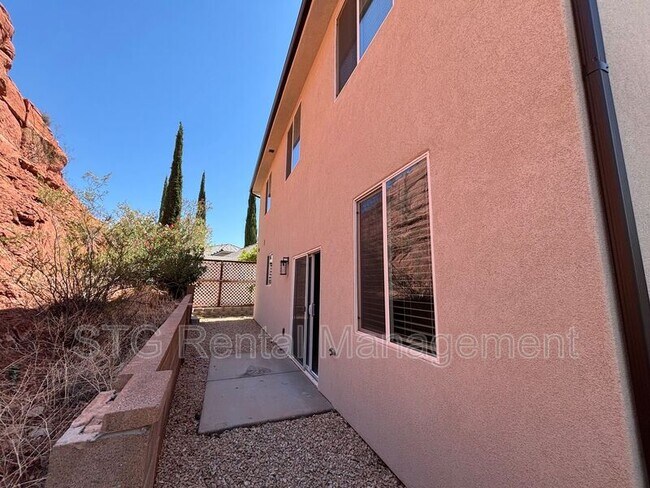 Building Photo - 840 Twin Lakes Dr