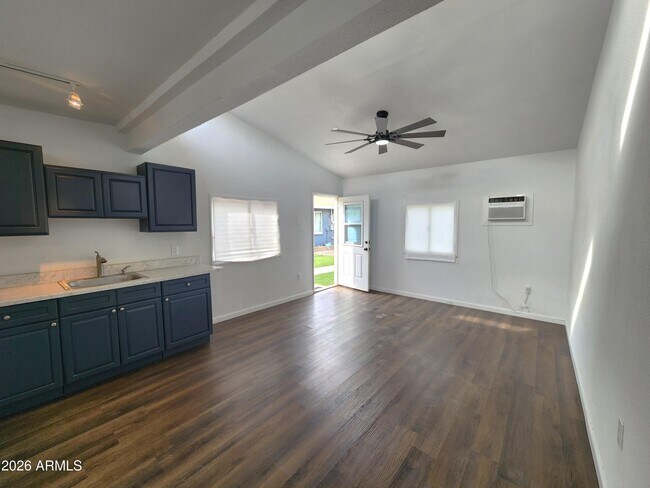 Building Photo - 1618 W Gardenia Dr
