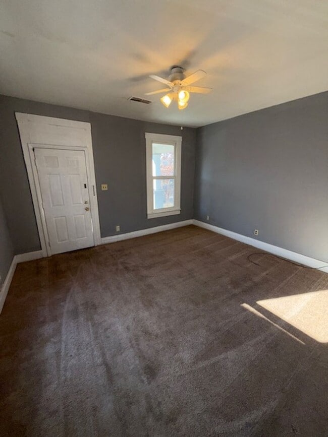 Building Photo - 1708 S Kerth Ave