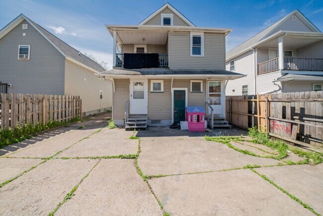 Building Photo - 3402 Roehl Ave